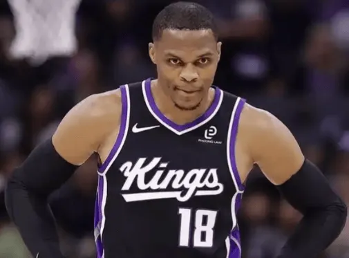 开云登录入口地址-威斯布鲁克半场6投3中，三分5中3得到11分1篮板3助攻1抢断